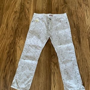 Floral print cropped pants